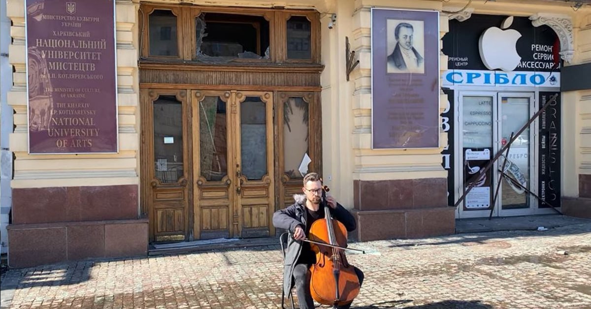 Un violoncelliste de Kharkiv